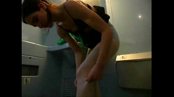 Sexy teen shemale pooping in her diaper porn - PornVXL.com