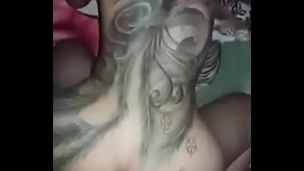 tatuada dando o cu