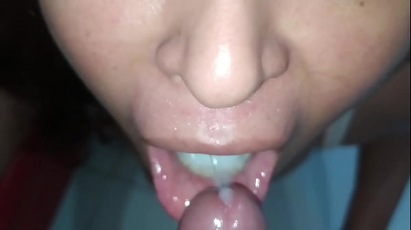 slutty girl from airbnb pays for her stay by sucking my dick