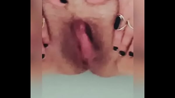 luscious large labia flapping and cumming