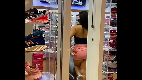 she opened her legs for the salesperson at the florianoacutepolis shopping store by luana kazaki