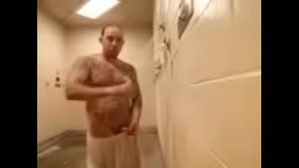 rafael alencar e johnny rapid em prison shower