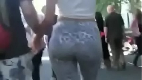 jiggle booty blonde blows penis